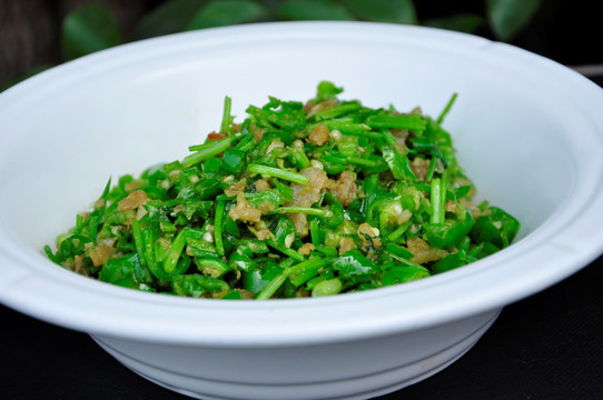 青椒炒香菜