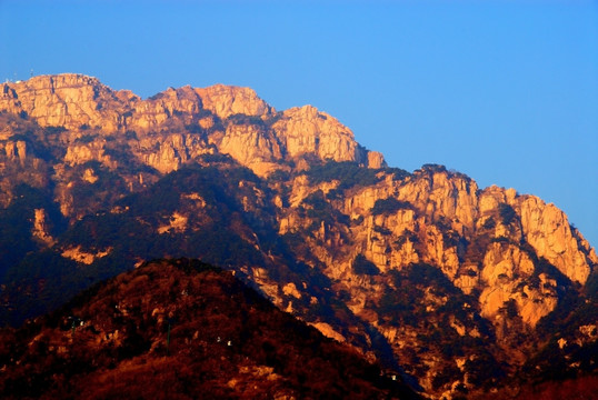 峥嵘大山