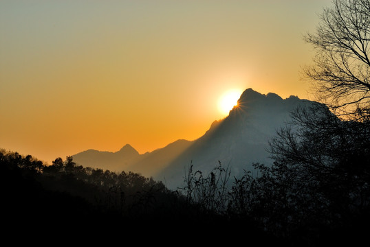 大山夕照