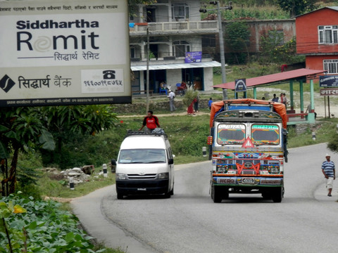 尼泊尔市井百态 车顶上的乘客