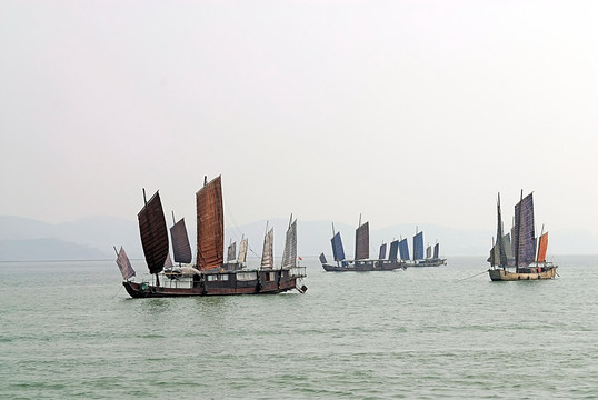 太湖上的木帆船近景