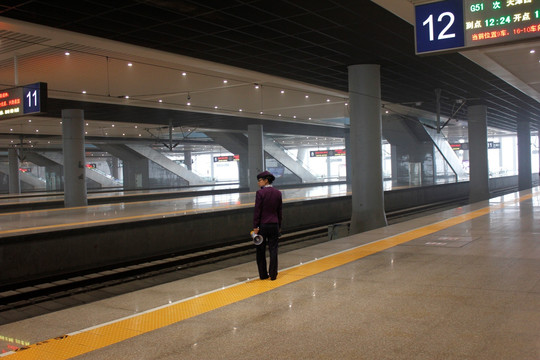 杭州东高铁站站台