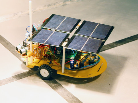 太阳能车形机器人