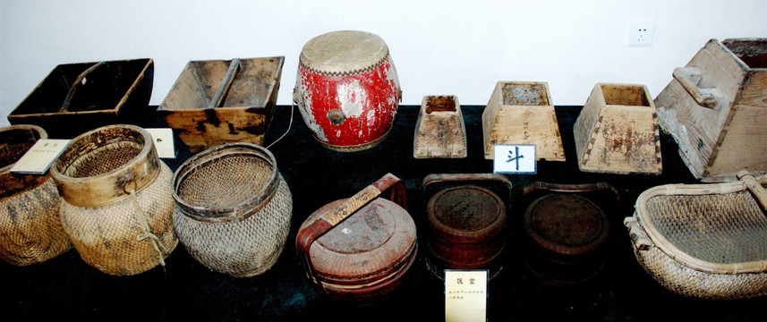 鲁南民俗博物馆里的器具