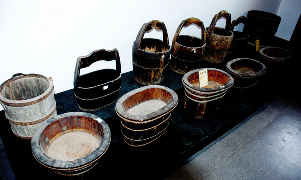 鲁南民俗博物馆里的木桶木盆