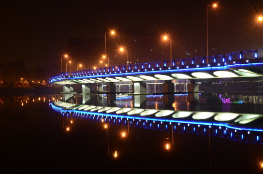 桥梁建筑夜景