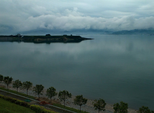 长江三峡雨雾风景