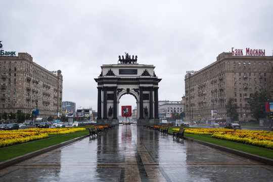 雨中的莫斯科凯旋门