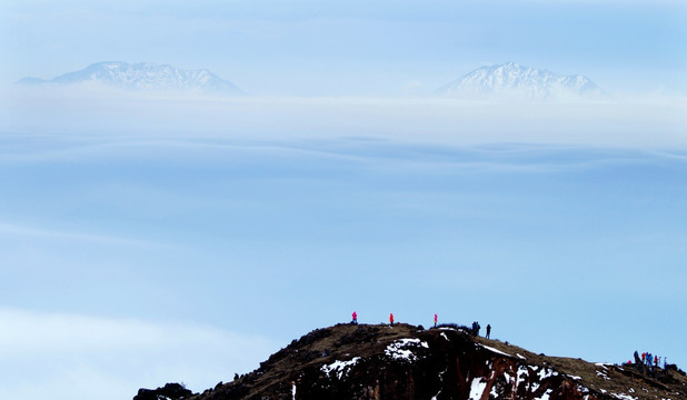 牛背山云海雪山