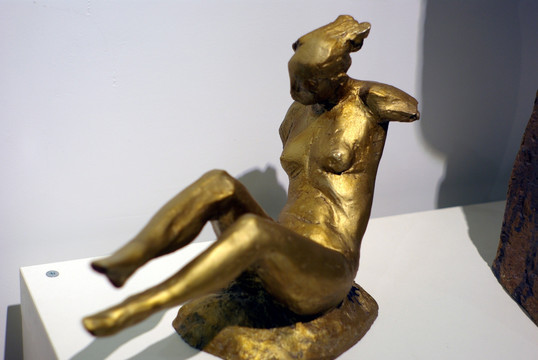 女人体铜雕