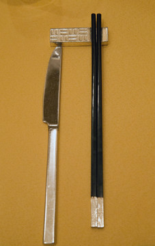 餐刀和筷子