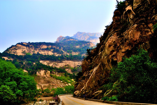 大山山峰山路