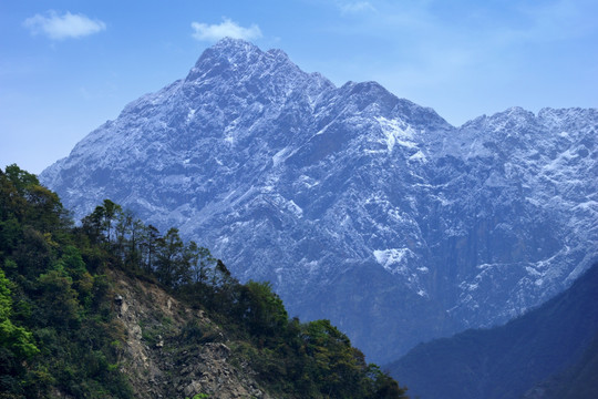 彭州太阳湾龙门峡雪山