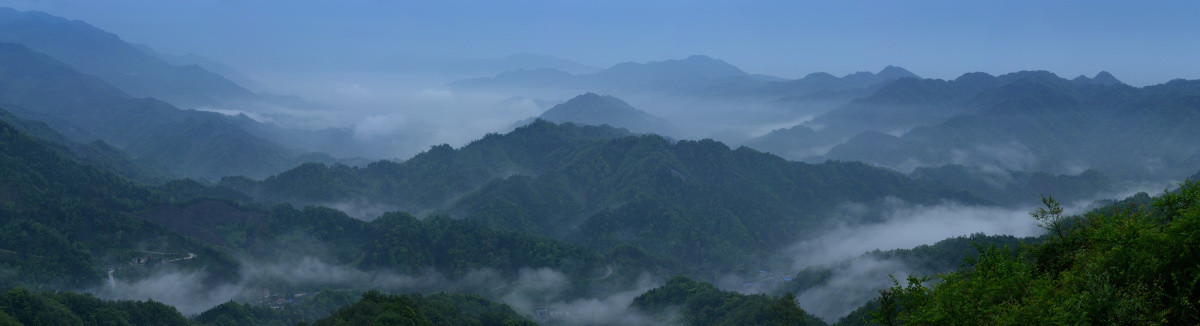 彭州龙门山云雾全景图