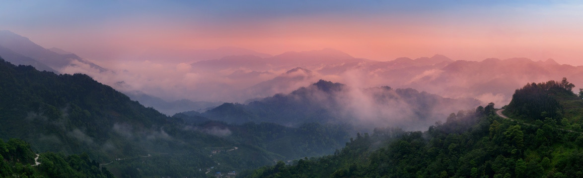 彭州龙门山云雾全景图