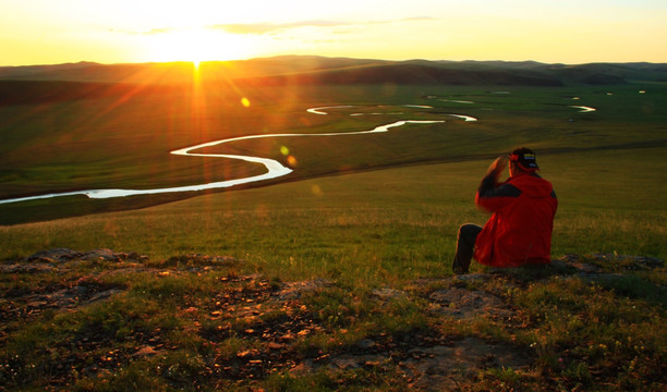 夕阳下的河流 摄影人