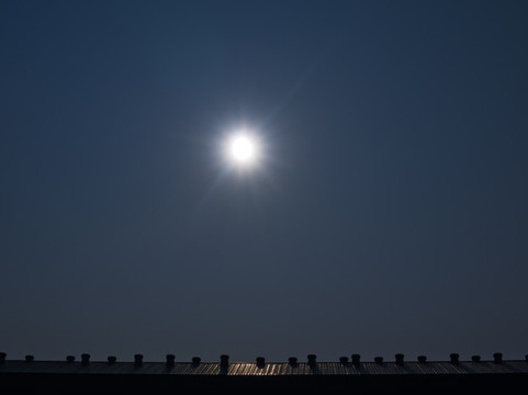 屋顶上的月光