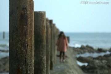 海边少女 清新 浪漫 粉色衣服