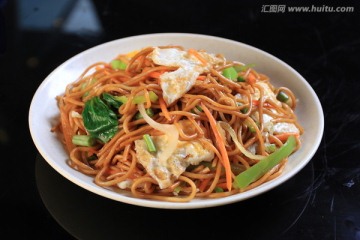 广味鸡蛋炒面