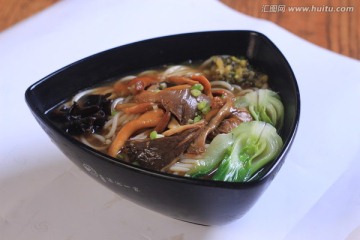 山菌米线