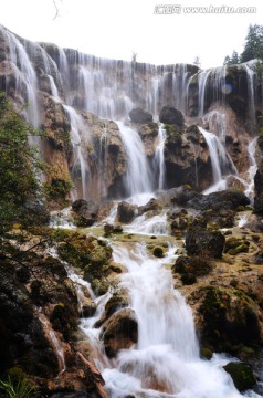 四川九寨沟壮观的瀑布