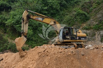 山区建设工地挖掘机