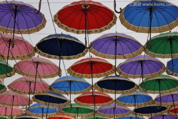 马迭尔大街上的阳伞