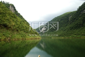 湖南湘西凤凰沱江自然青山绿水湖