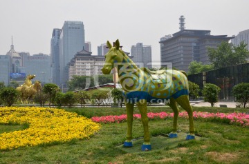 雕塑站立的马