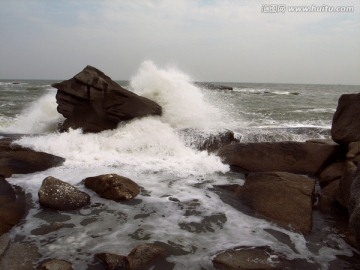 浪花拍岸