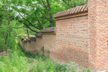 村子围墙