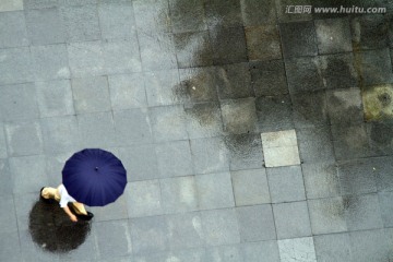行人 雨伞 道路 雨天 下雨
