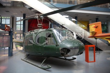 贝尔205直升机