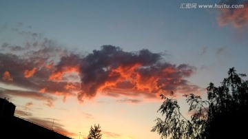 蓝天火烧云景观摄影图