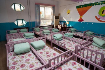 幼儿园的小床