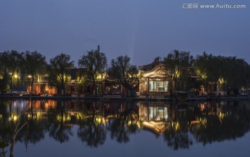 济南大明湖湖心岛夜景