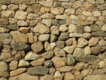 石头垒砌的墙