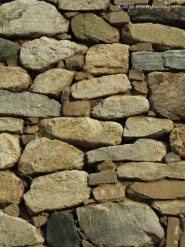 石头堆砌的墙