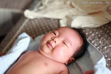 婴儿