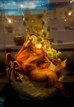 飞马艺术陶瓷瓶