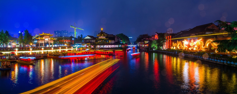 南京夫子庙秦淮河畔雨夜全景