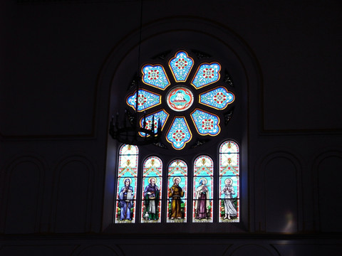 教堂大厅玻璃花窗