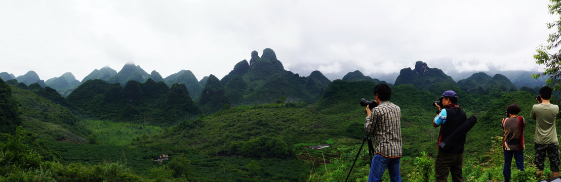 眺望万峰山