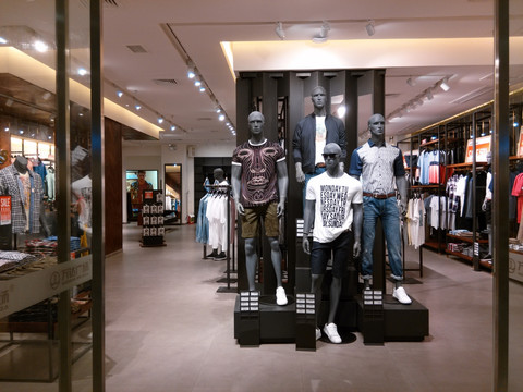橱窗 服装店