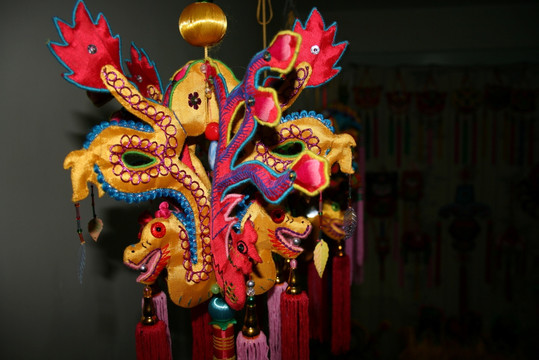中国传统手工艺品 布艺绣花龙