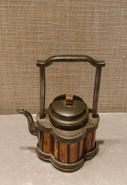 铜提梁壶 茶壶
