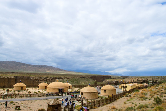 戈壁滩峡谷古代兵营影视基地