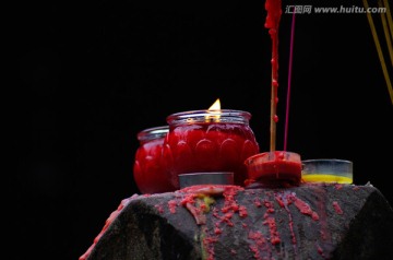 寺院祈福红蜡烛