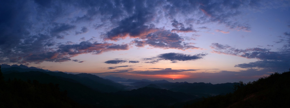 彭州龙门山日出全景图