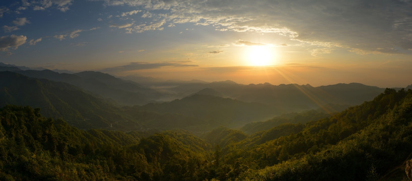 彭州龙门山日出全景图